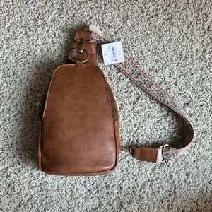 ALTAR’D STATE sling bag💕